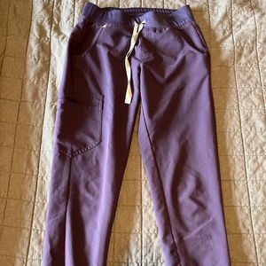 Figs Zamora jogger scrub bottom in purple jam